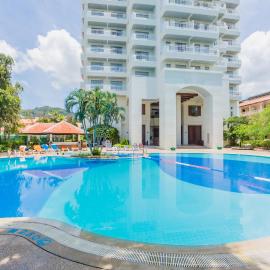 Waterfront Suites Phuket by Centara, hotel in Karon Beach