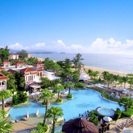 Centara Grand Beach Resort Phuket, Hotel in Strand Karon