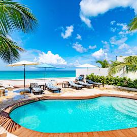 Caprice 14 - Oceanfront Villa - Gated Community with Pool, hotel in Nassau