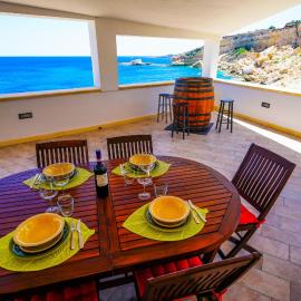 I Tri Scogghi , Villa sul Mare