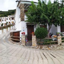 Casa Alpujarreña Fina Número 27, hotel in Bubión
