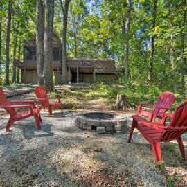 Lake Hartwell Home w/ Dock < 10 Miles to Clemson!, hotel em Seneca
