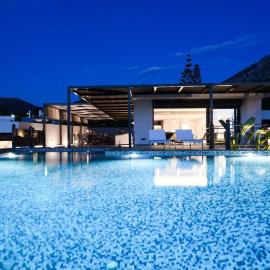 Luxury Beachfront Villa Selenia Platinum in Sounio, hotel i Sounio
