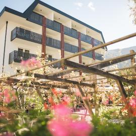 Park Hotel Villa Etschland, hotel in Plaus