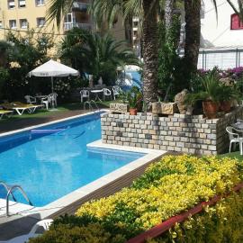 Apartaments Mar Blau Calella – hotel w mieście Calella