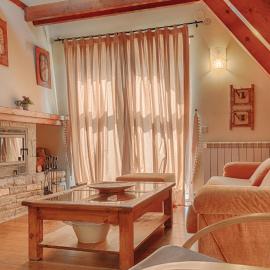 Saplan Real Estate ERA LANA, hótel í Les