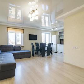 Luxury 2-bedroom Most City Area, center, hotel in Dnipro