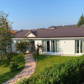 Pension Julia, hotel i Banka