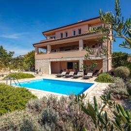 Vila More&More، فندق في Linardići