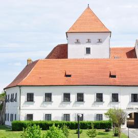 HOTEL CHATEAU ZAMEK CEJKOVICE, хотел в Чейковице