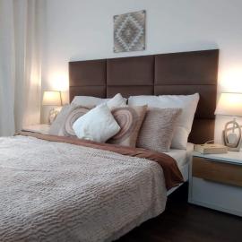 Sunny Penthouse with roof gardens overlooking the Warsaw Palace of Culture, hotell i Pruszków