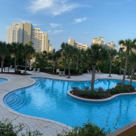 Ocean View Luxurious Condo-BEST location + balcony, hotel em Destin