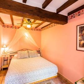 Cozy apartment in Robledillo de Gata, 45 m² with garden view, hotel in Robledillo de Gata