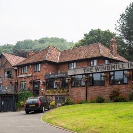 The Windmill Inn, готель у місті Вотчет