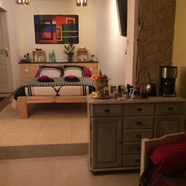 DEPENDANCE PRIVEE - HALTE ROUTE, hotel i Le Thor