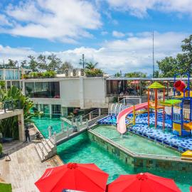 FuramaXclusive Ocean Beach Seminyak Bali: Legian şehrinde bir otel