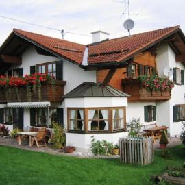 Schmölz Robert, hotel sa Rieden