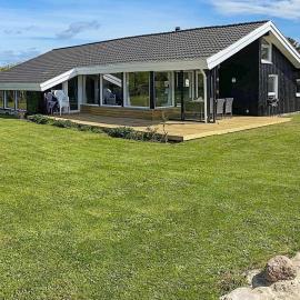 10 person holiday home in Hjørring-By Traum, hotel din Lønstrup