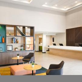 Holiday Inn & Suites Oakland - Airport by IHG, хотел в Оукланд
