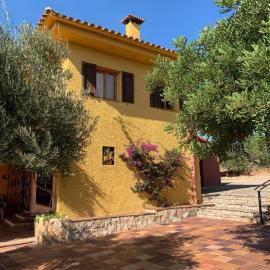 Casa Mola, hotel u gradu 'Perelló'