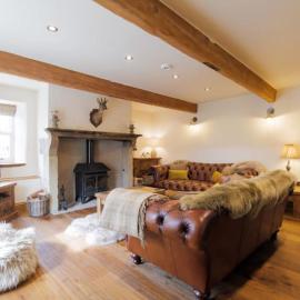 Cottage on the Green with Log Burner - Dog Friendly - The Dales Cottages، فندق في أوستويك