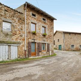 Maison charmante à Valprivas avec jardin privé., Hotel in Valprivas