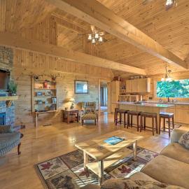 Game Room + Mtn Views! Family Blue Ridge Retreat, hotel v destinácii Abshers