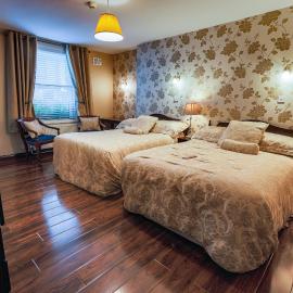 Cawley's Guesthouse، فندق في Tobercurry