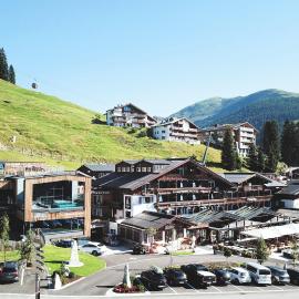 MY ALPENWELT Resort, hotel em Königsleiten