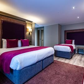 Fir Trees Hotel، فندق في سترابين