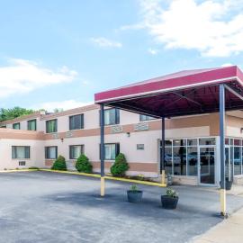 Inn On Arsenal, хотел в Уотъртаун