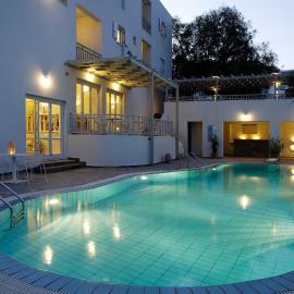 Filoxenia Apartments, hotell sihtkohas Agia Pelagia