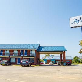 Blue Jay Inn & Suites, מלון בSallisaw