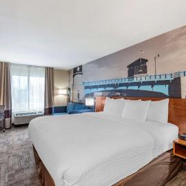 Clarion Pointe Racine - Mount Pleasant، فندق في راسين