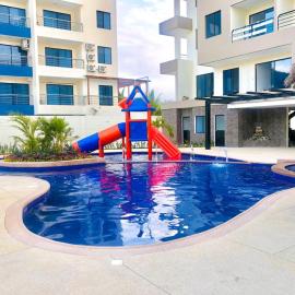 DEPARTAMENTO TOTALMENTE NUEVO, AMOBLADO Y DE LUJO EN TONSUPA，朵索巴的飯店