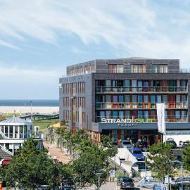 Strandgut Resort – hotel w mieście Böhl