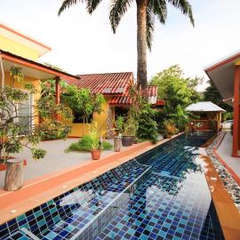 Ban Elephant Blanc Bungalow, hotel sa Kata Beach