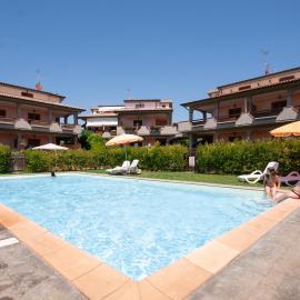 Follonica Apartments - Pool & Relax, hotel en Follonica