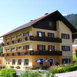 Haus Alpenfriede, hotel in Weissensee