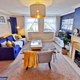 Highstone 4 Bedrooms Home 7 Beds With Parking and Garden, hotel in Barnsley