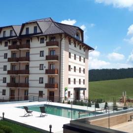 Zlatibor Hills Lux Apart MN: Zlatibor şehrinde bir otel