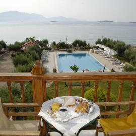 Porto Lourba, hotel i Galaxidhion