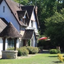 Les Enclos Bed and Breakfast à 4 mn de Chantilly, hôtel à Lamorlaye
