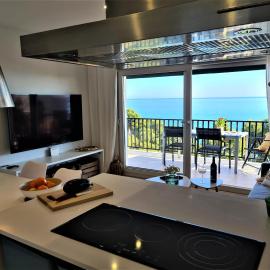 Ático de diseño sobre la Cala de las Sirenas!!, Hotel in Miami Platja