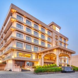 LP Vilas、デヘラードゥーンのホテル