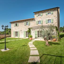 Holiday Home Ernesta by Interhome