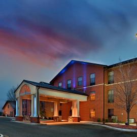 Holiday Inn Express & Suites Batesville by IHG, hotel in Batesville