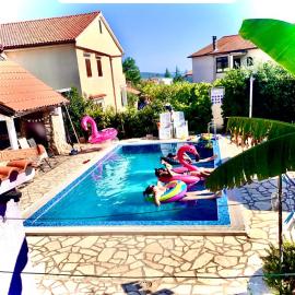 Villa Lory Krk, hotelli kohteessa Krk