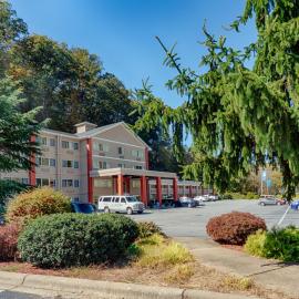 Cherokee Grand Hotel، فندق في شيرروكي