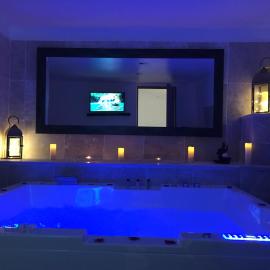 Love Room Villa Charlene, hotel in Massoins
